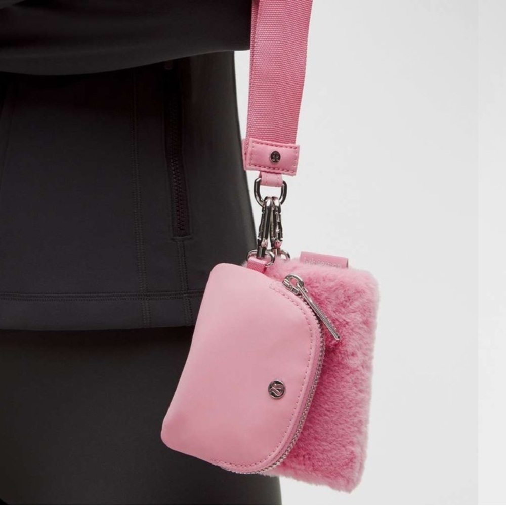 Lululemon Dual Pouch Wristlet Plush Fleece in Pink Tide - Picture 5 of 8